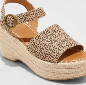 NEW UNIVERSAL THREAD MORGAN SANDALS